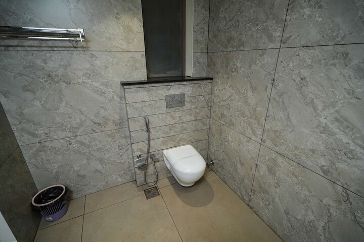 Room 12 of 27