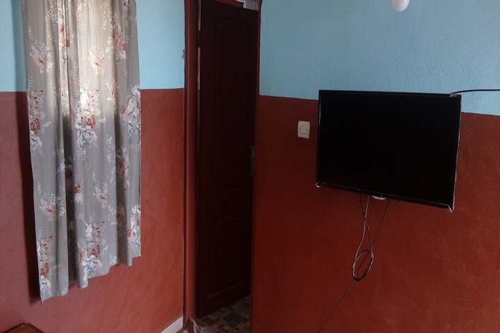 Room 6 of 14