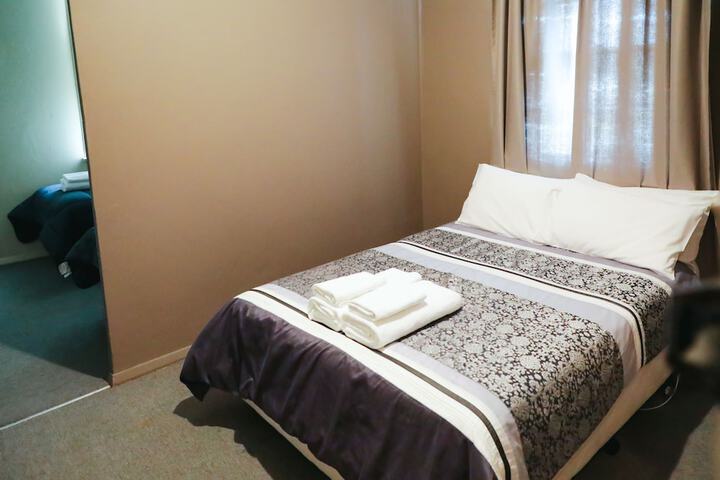 Room 5 of 37