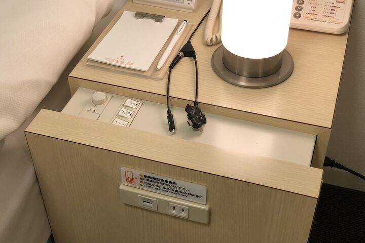 Room 28 of 100