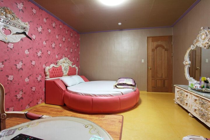 Room 46 of 79