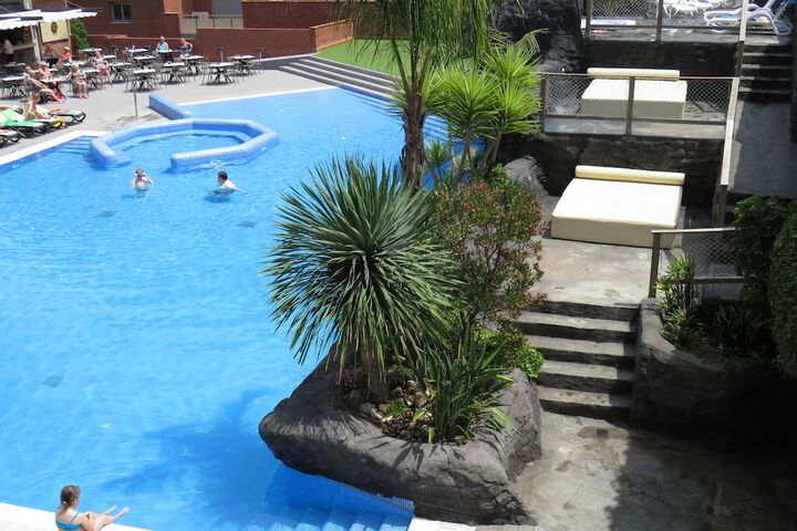 Pool 32 of 66