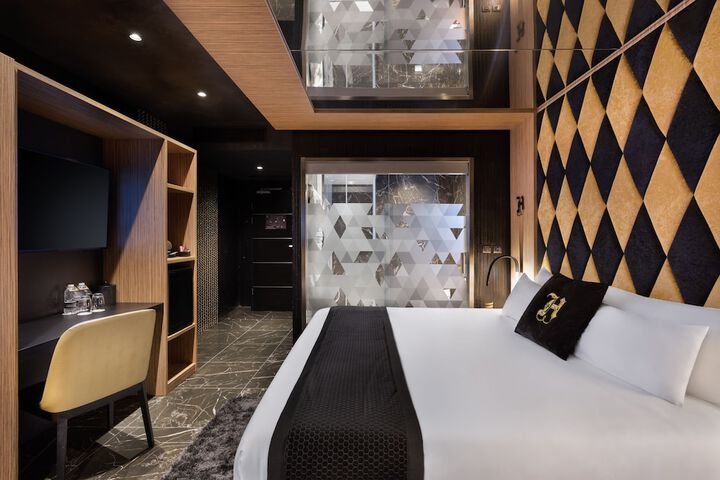 Room 20 of 97