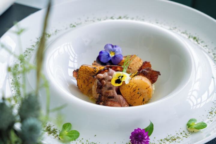 Dining 42 of 56