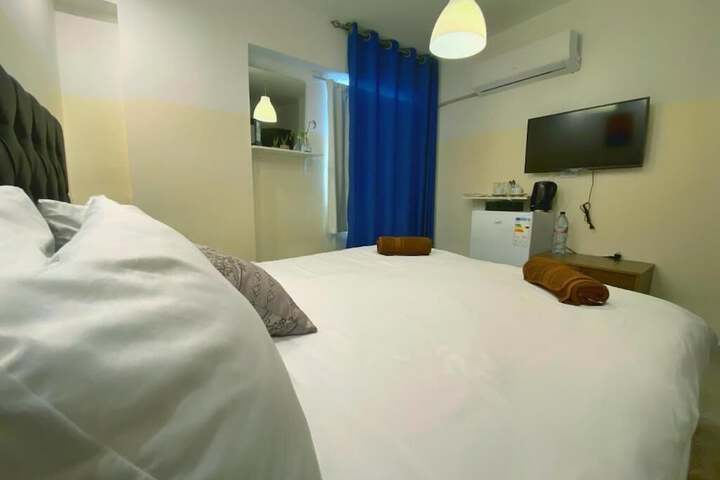 Room 8 of 34