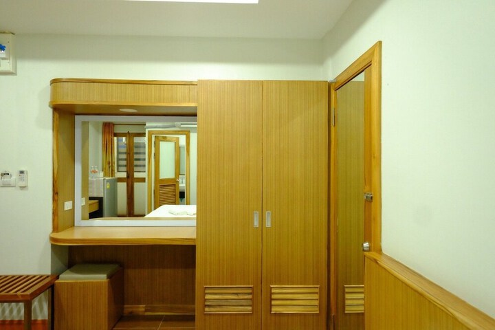 Room 18 of 34