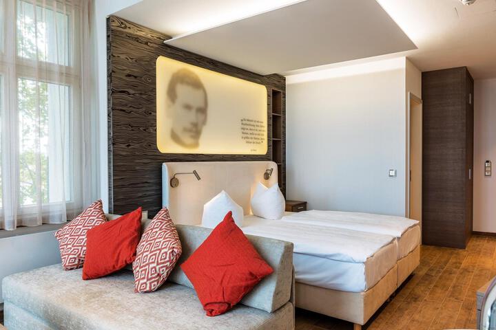 Room 33 of 62