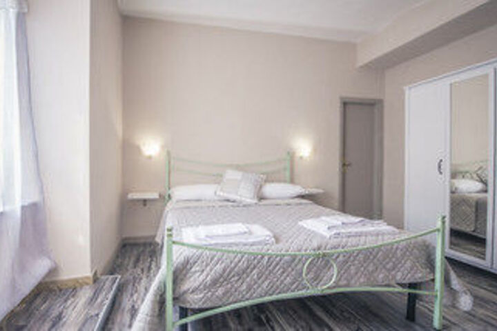 Room 7 of 18