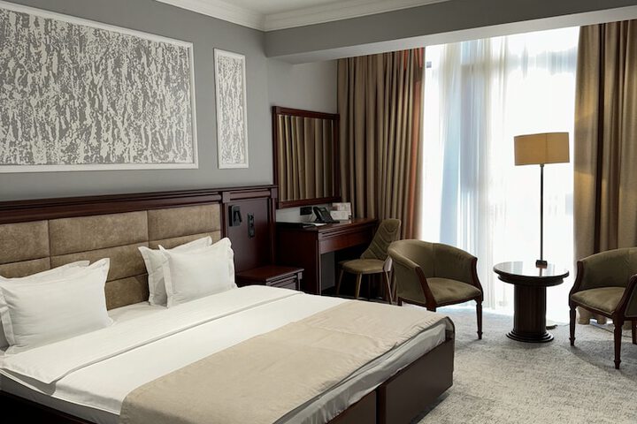Room 8 of 28