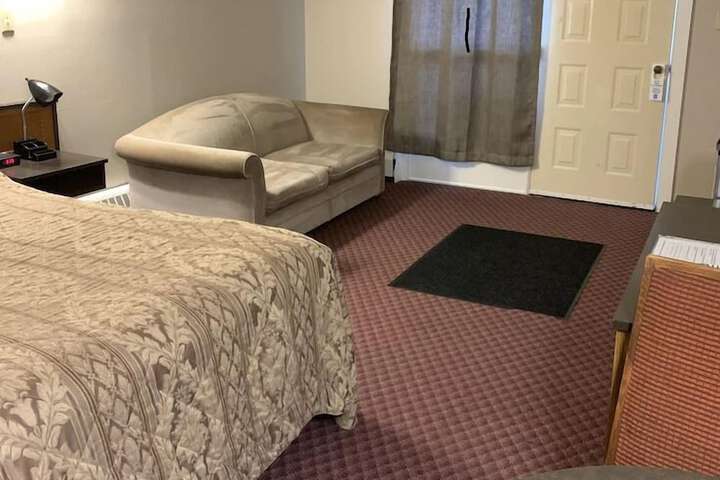 Room 13 of 38