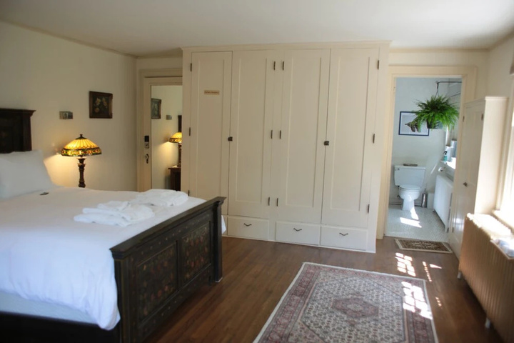 Room 4 of 15