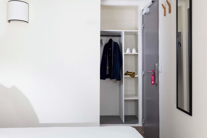 Room 8 of 22