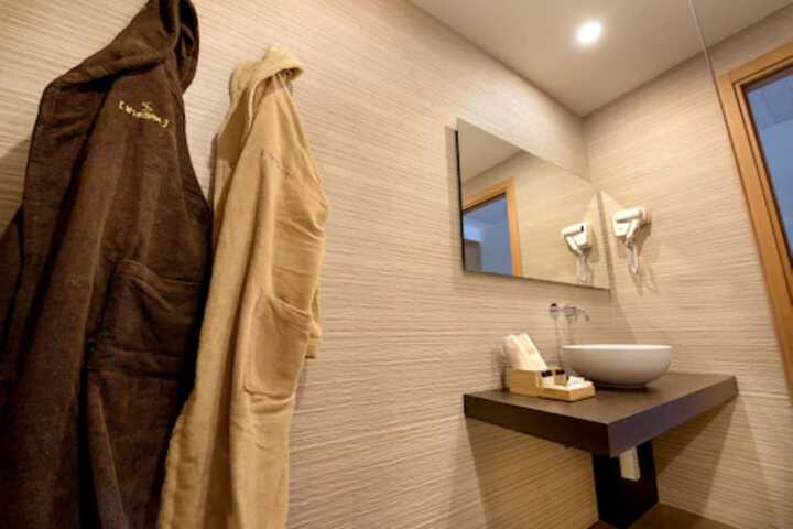 Room 28 of 190