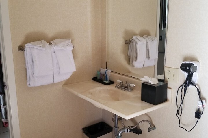 Bathroom amenities