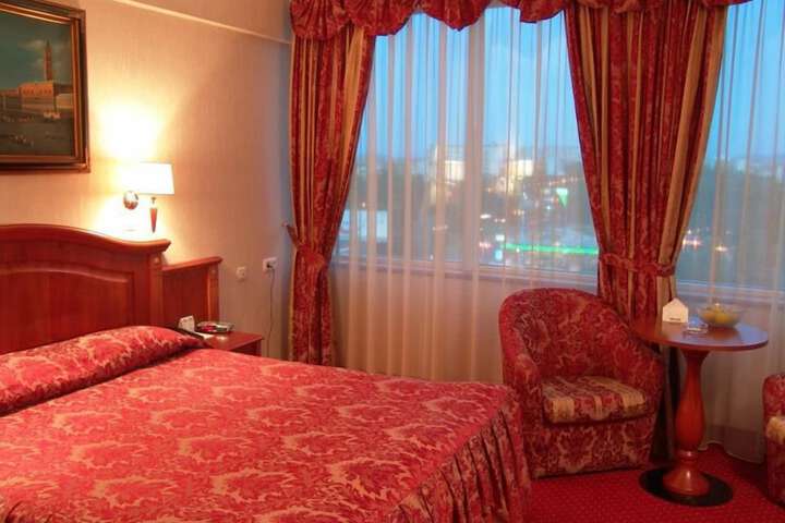Room 10 of 36