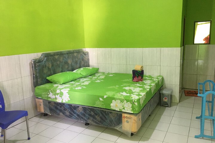 Room 4 of 12