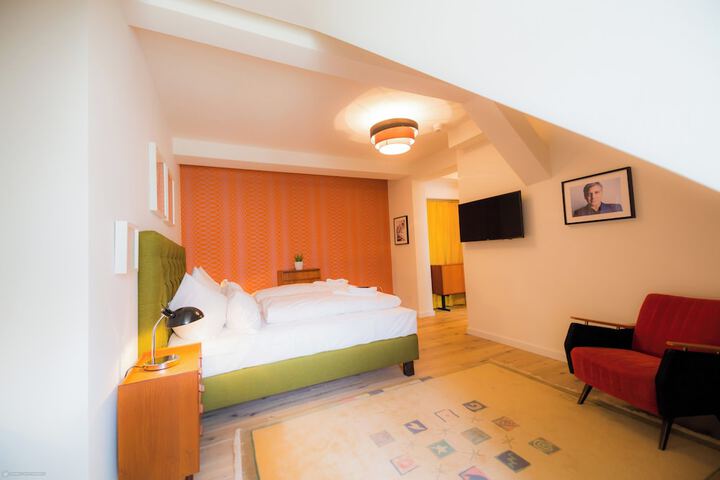 Room 52 of 122
