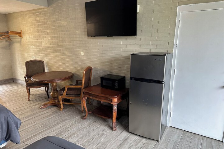 Room 9 of 17
