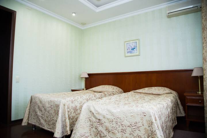 Room 7 of 77