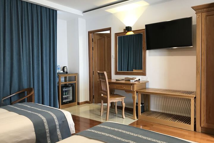 Room 6 of 67