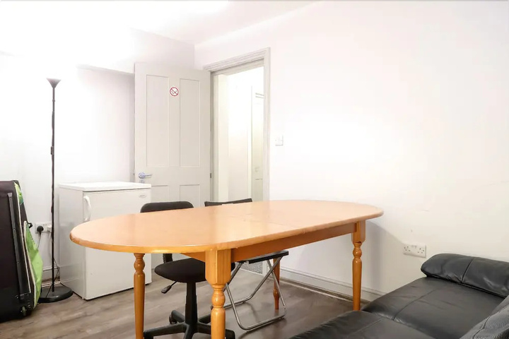 Room 3 of 16