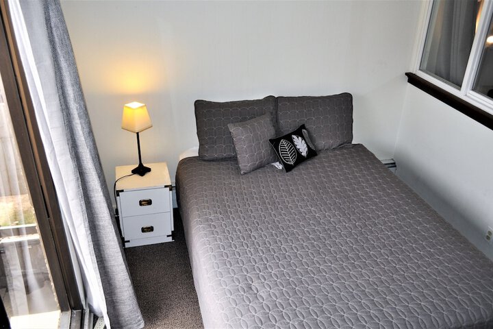 Room 6 of 24