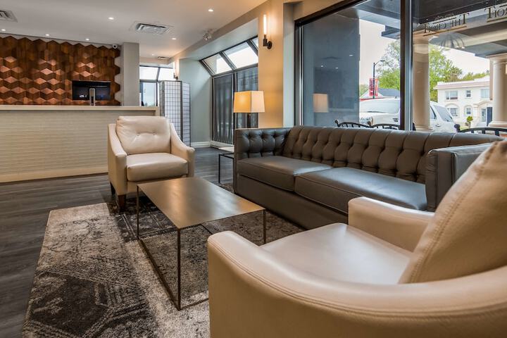 Entrance & Lobby
