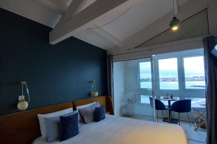 Room 33 of 91