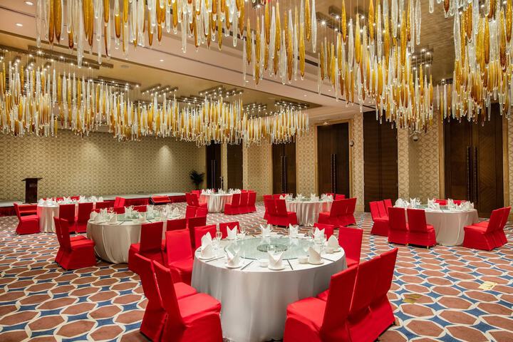 Ballroom/Hall 84 of 100