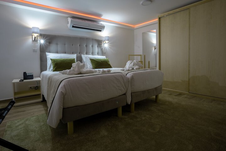 Room 16 of 85