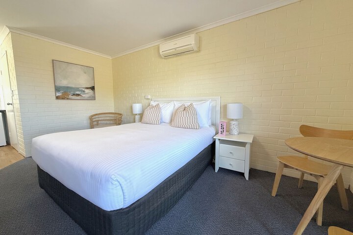 Room 9 of 34