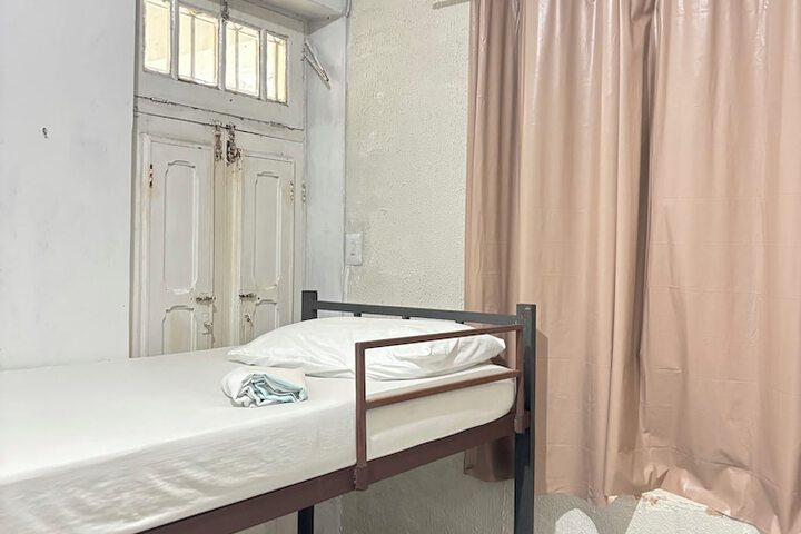 Room 12 of 22