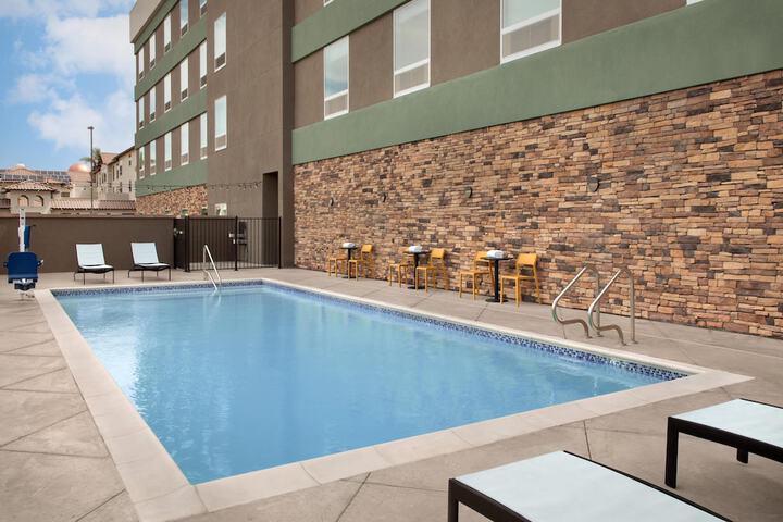 Pool 29 of 41