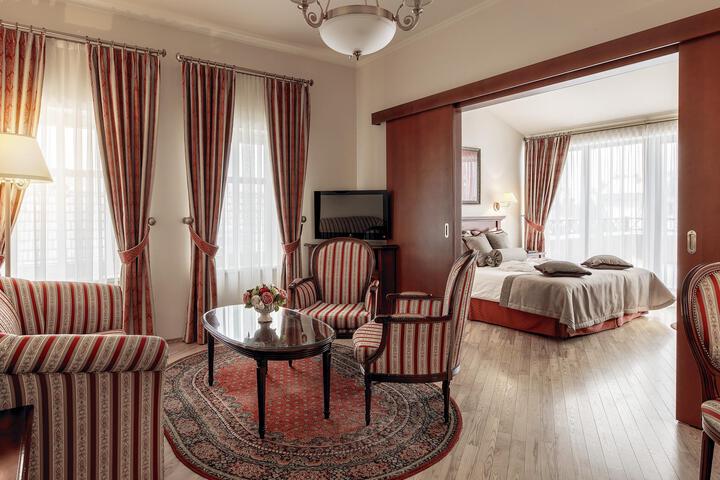 Room 4 of 25