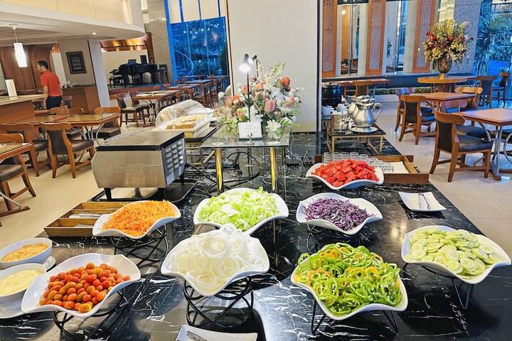 Dining 58 of 68