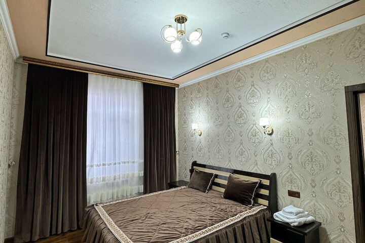 Room 7 of 16