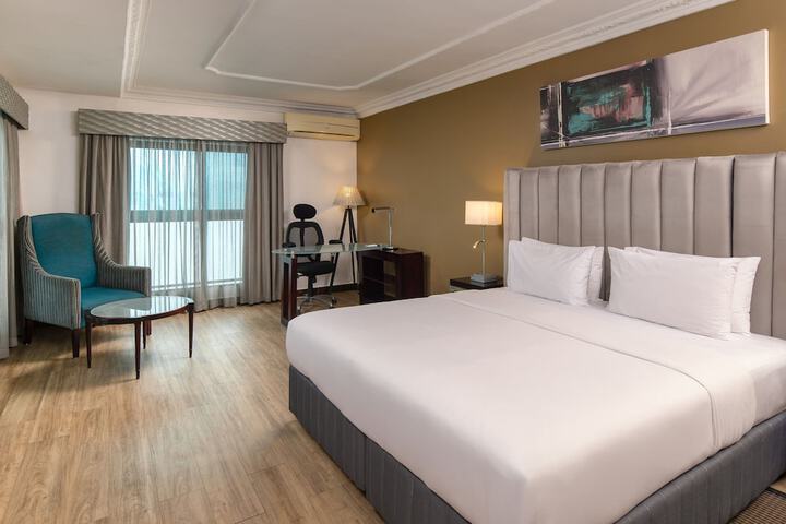 Room 18 of 90