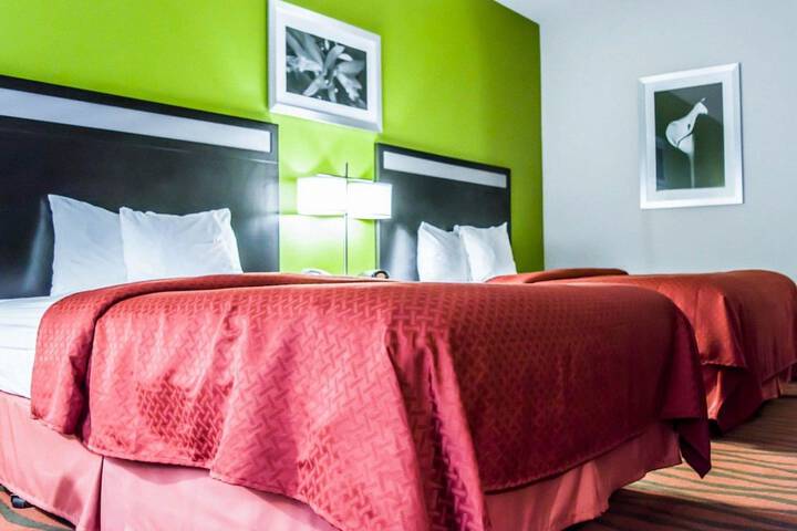2 Queen Beds (7 of 10)