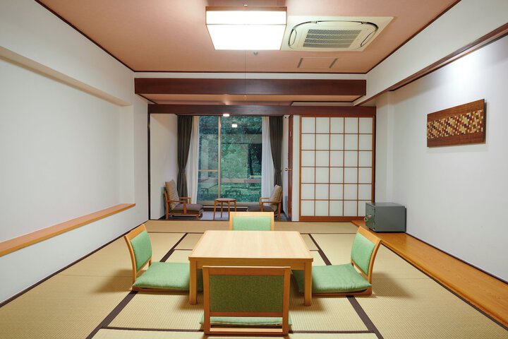 Room 13 of 70