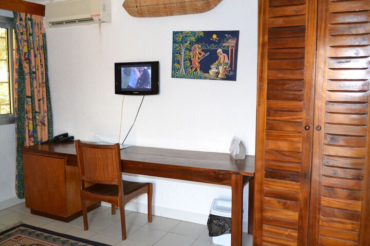 Room 4 of 28