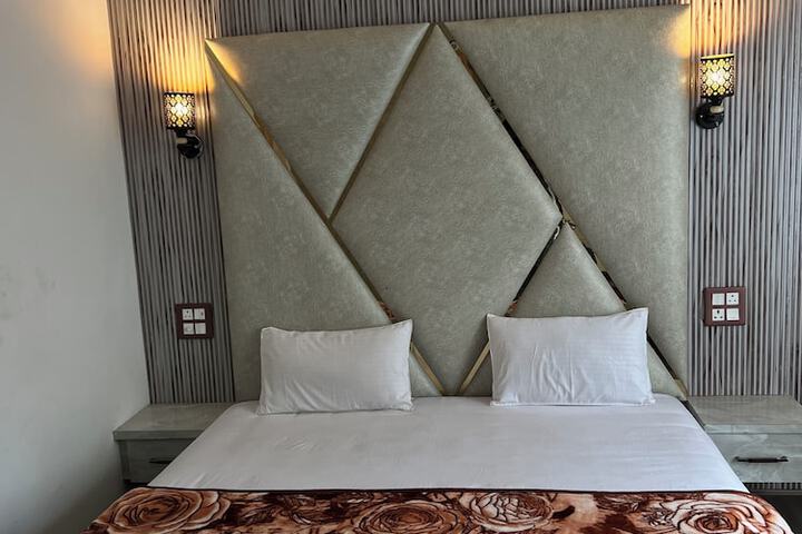 Room 6 of 30