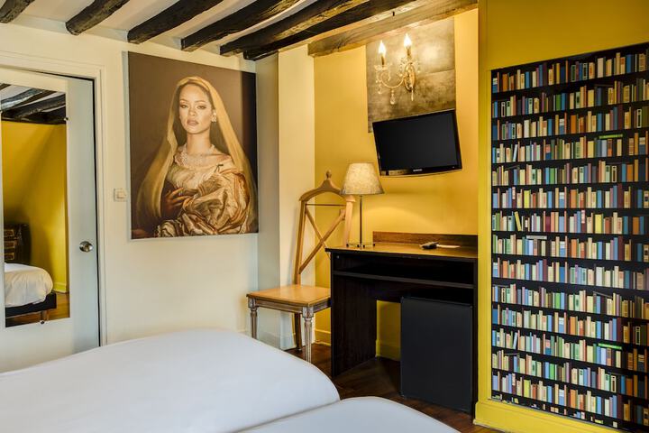 Room 16 of 42