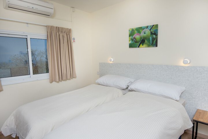 Room 6 of 24