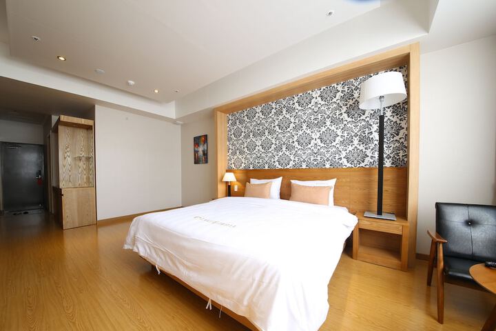 Room 10 of 34