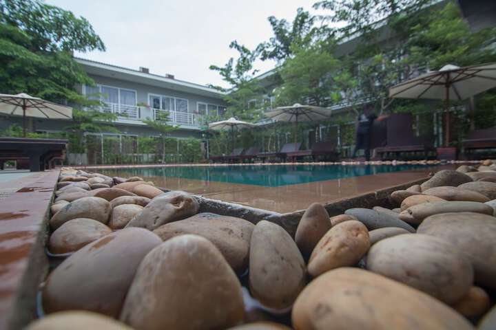 Pool 19 of 30