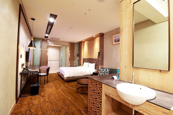 Room 12 of 41