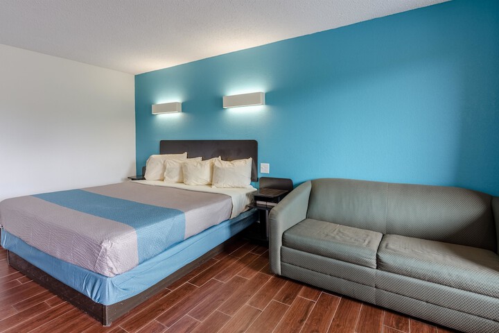 1 King Bed (6 of 11)