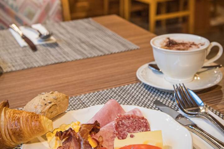 Breakfast/Coffee Service 52 of 76