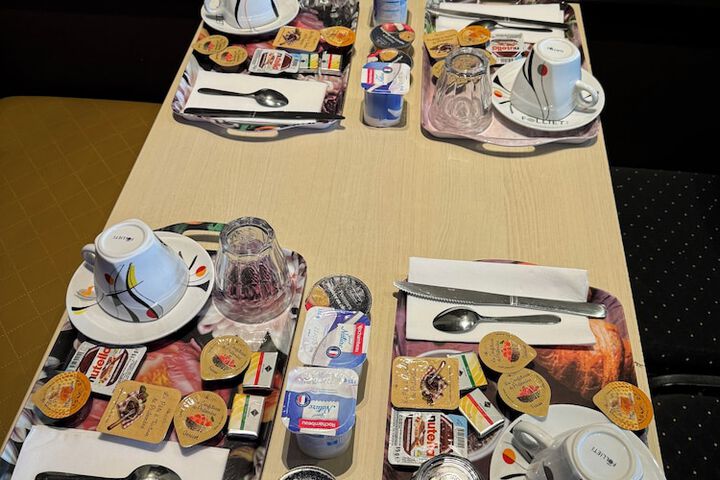 Breakfast/Coffee Service 80 of 100