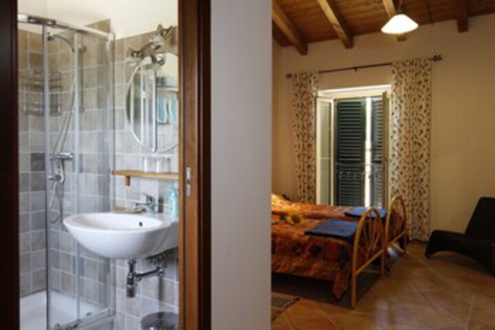 Room 20 of 28
